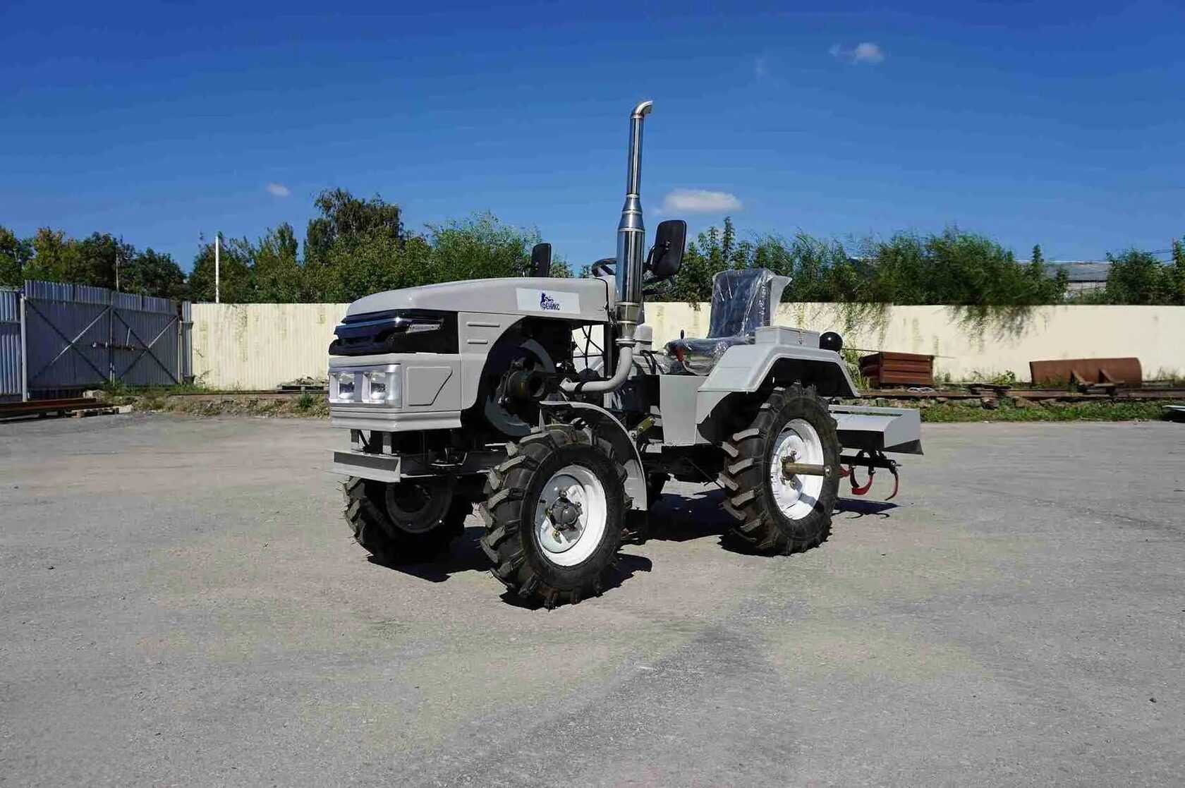 Минитрактор Феникс Р-2.5