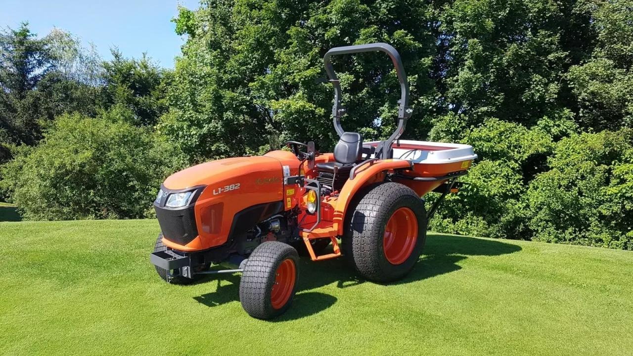 Kubota L1-382 для газонов